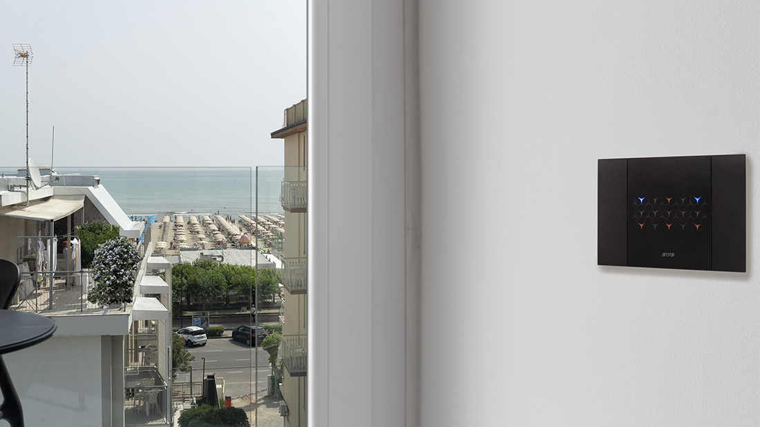 La domotica AVE in un hotel a Cervia: tecnologia e design per un’accoglienza smart
